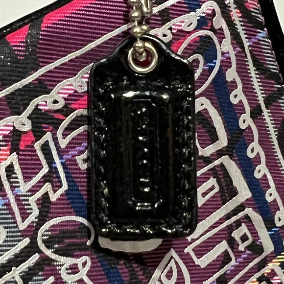 Coach Poppy Signature Corner Zip Wristlet NWOT - Picture 2 of 9